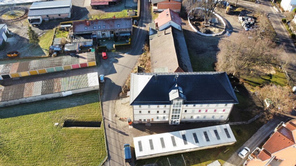 MFH mit 9 Wohnungen zwischen Ilmenau und Arnstadt: 36.540 € NKW 1 Außenbild